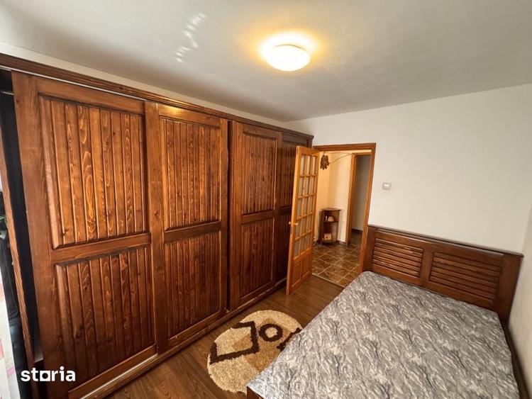Apartament cu 3 camere decomandat în Craiovița Nouă