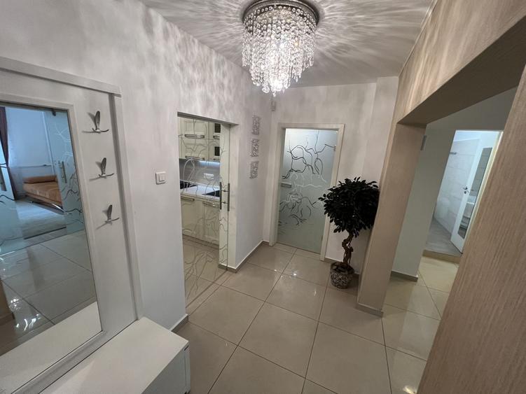 Apartament cu 4 camere decomandat, mobilat în Balta Albă