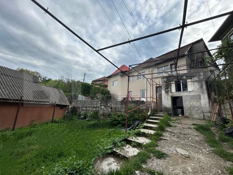 Casă individuală cu 6 camere cu Garaj în Sud-Est