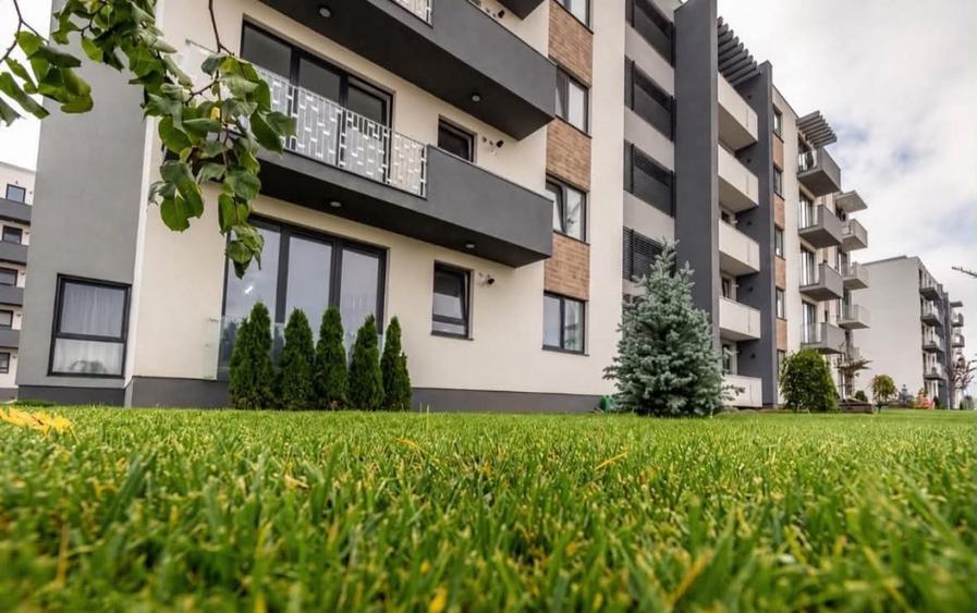 Apartament cu 3 camere decomandat în Tractorul