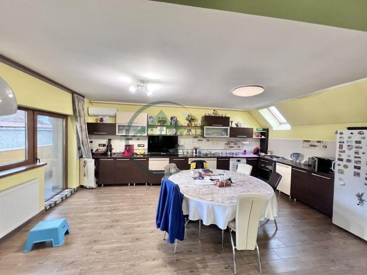 Casă individuală cu 15 camere cu Canalizare în Blumăna