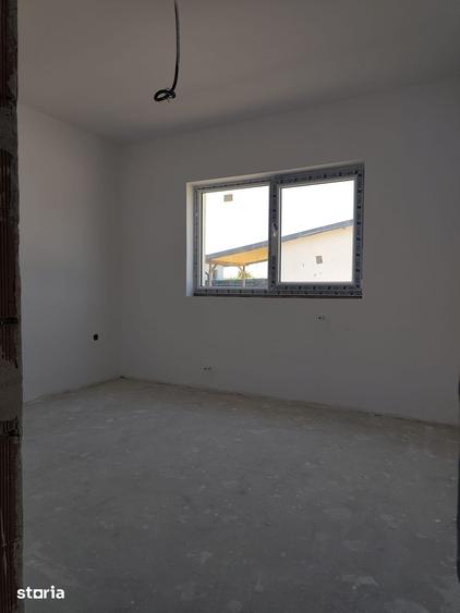 Casă cu 4 camere cu Teren 399 Mp în Crevedia