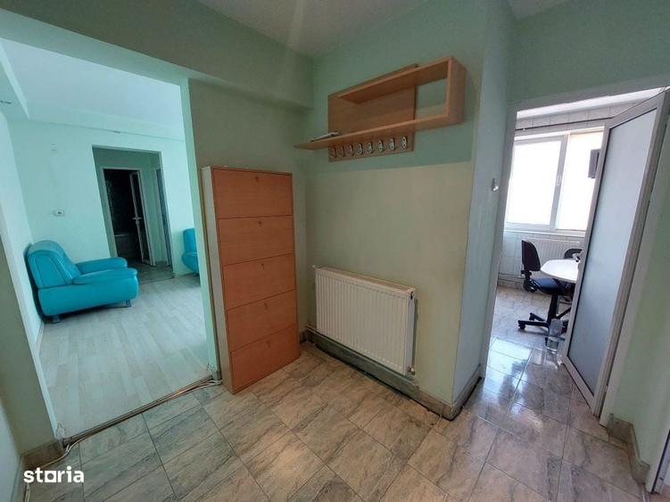 Apartament cu 3 camere semidecomandat în Independenței
