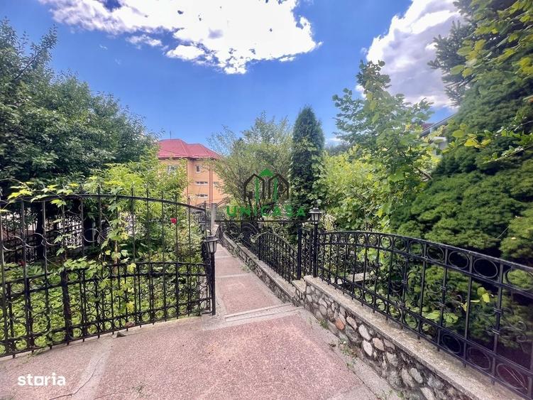 Casă cu 4 camere în Poenari