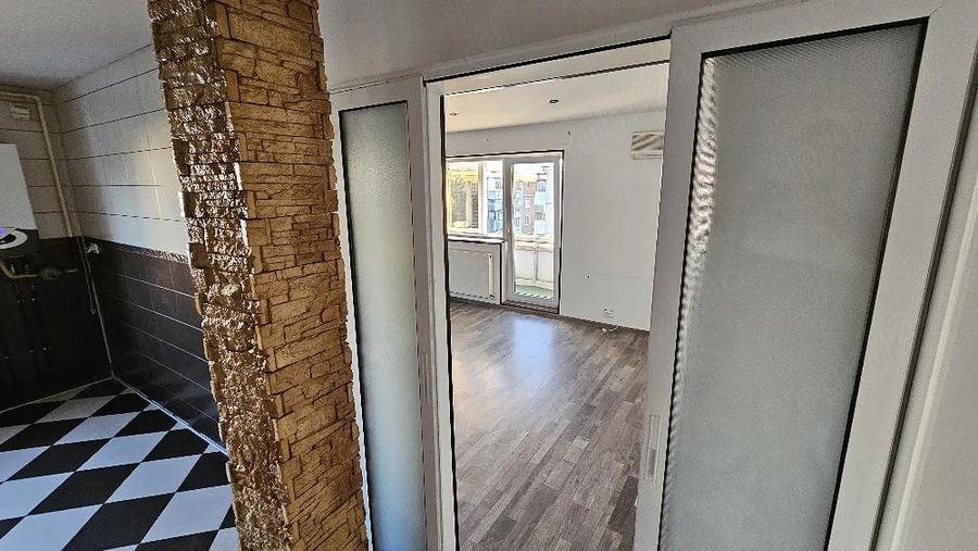 Apartament cu 2 camere decomandat în Vinga