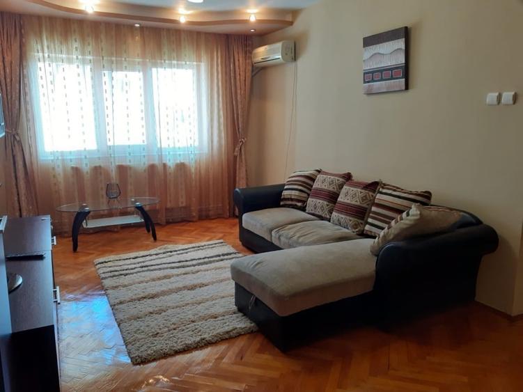 Apartament cu 3 camere semidecomandat, mobilat în Aluta