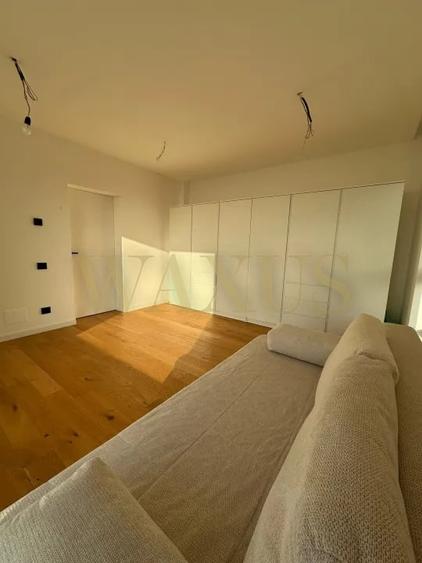 Duplex cu 5 camere cu Canalizare în Iris