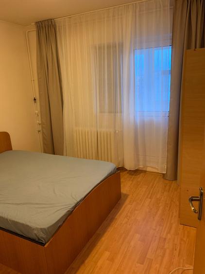 Apartament cu 4 camere decomandat, mobilat în Brâncoveanu