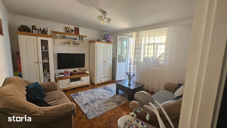 Apartament cu 4 camere decomandat în Central