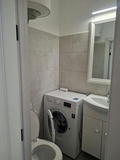Garsonieră decomandată în 7 Noiembrie