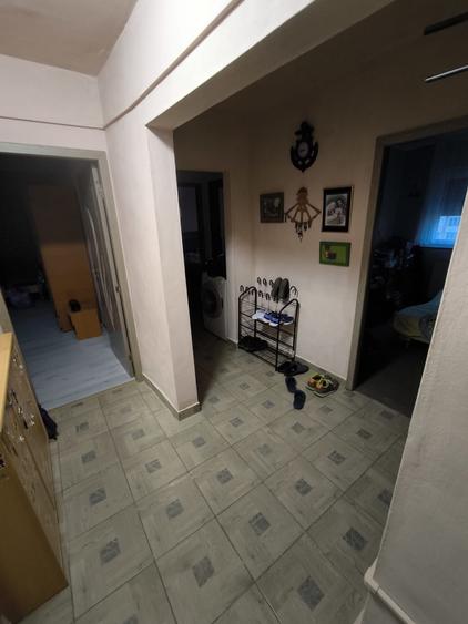 Apartament cu 3 camere decomandat în Dâmbovița