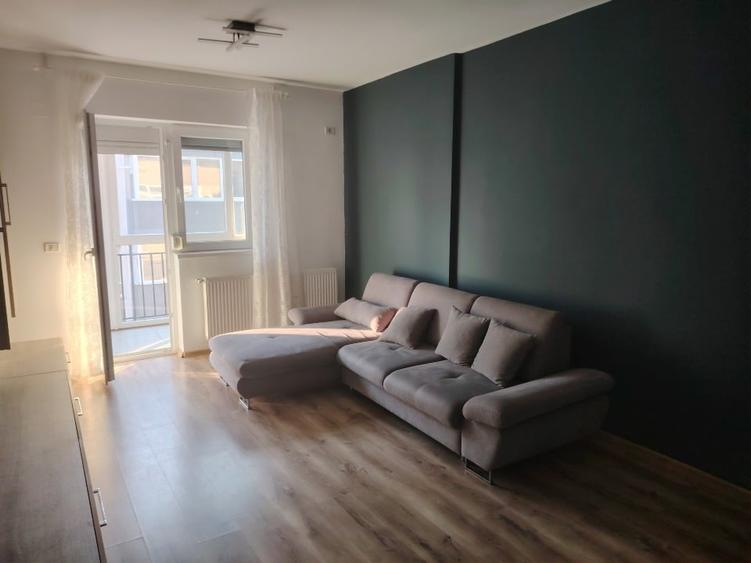 Apartament cu 3 camere decomandat, mobilat în Apărătorii Patriei
