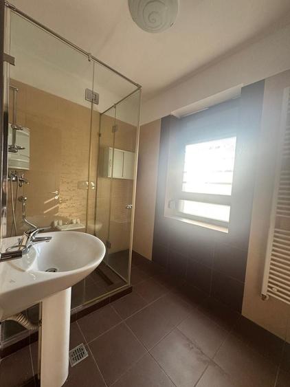 Apartament cu 2 camere semidecomandat, mobilat în Băneasa