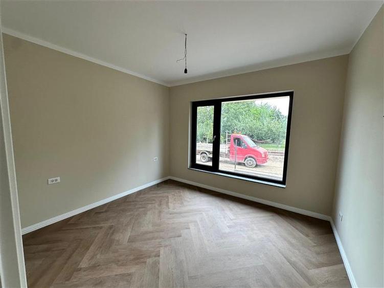 Casă individuală cu 4 camere cu Teren 500 Mp în Tomești