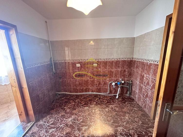 De vanzare apartament 2 camere decomandate Nord Bacau - 7
