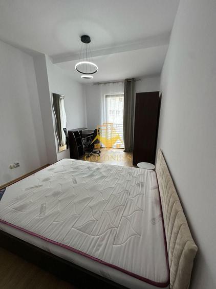 Apartament cu 3 camere semidecomandat, mobilat în Central