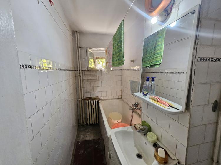 Apartament cu 3 camere semidecomandat în Cetății