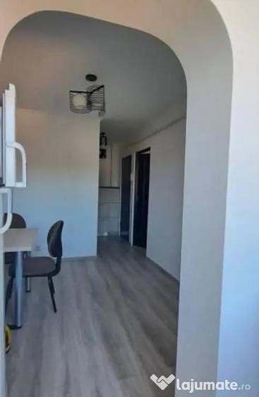Apartament cu 2 camere decomandat în Podul de Fier