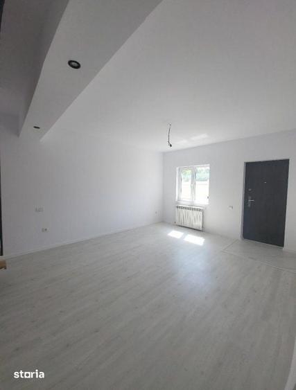Casă cu 5 camere cu Teren 250 Mp în Central