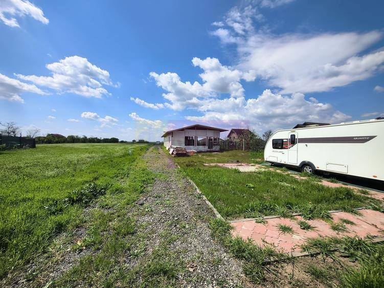 Teren Construcții intravilan de 1700 mp, în Poșta