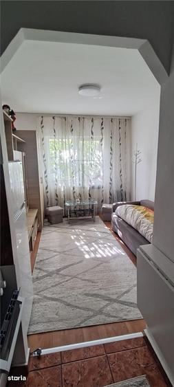 Garsonieră decomandată în Girocului