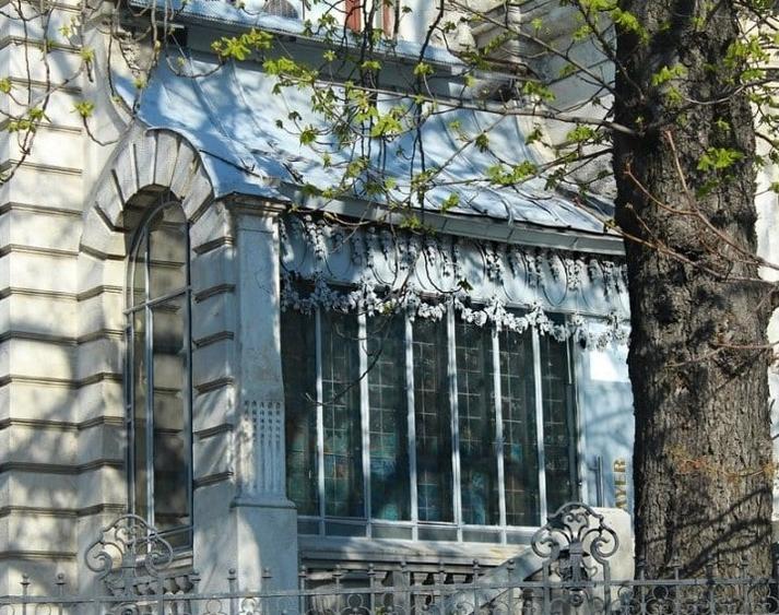 Casă cu 13 camere cu Teren 458 Mp în Armeneasca