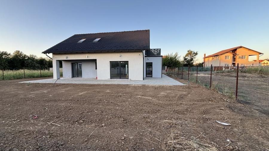 Casă cu 4 camere cu Teren 900 Mp în Torontalului
