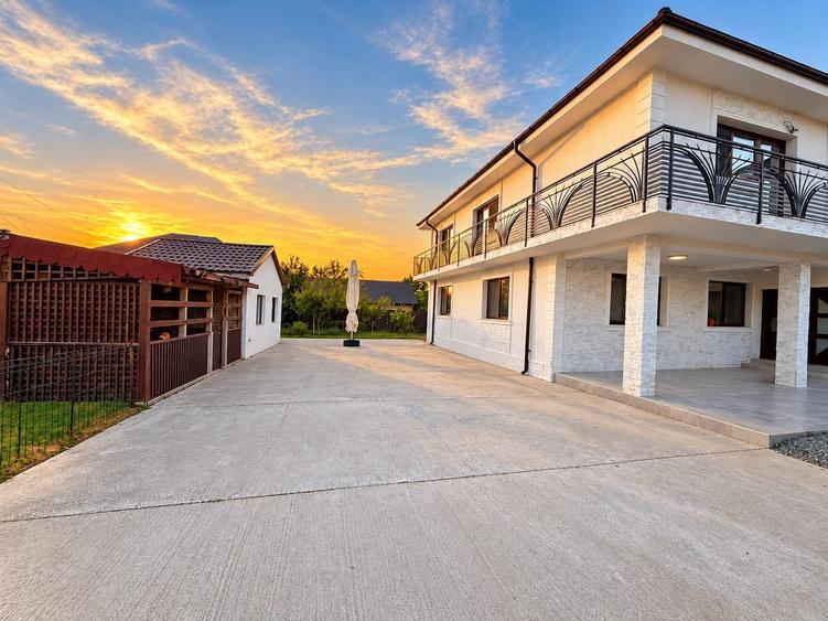 Casă individuală cu 6 camere cu Canalizare în Corbu