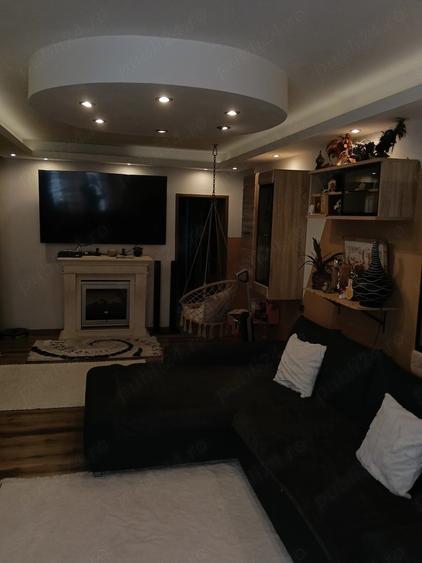 Apartament cu 4 camere decomandat în Central
