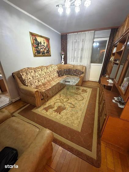 Apartament cu 3 camere semidecomandat, mobilat în Micro 38