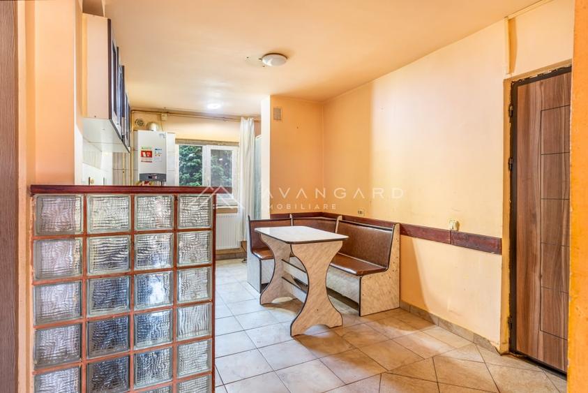 Apartament cu 3 camere decomandat, mobilat în Între Lacuri