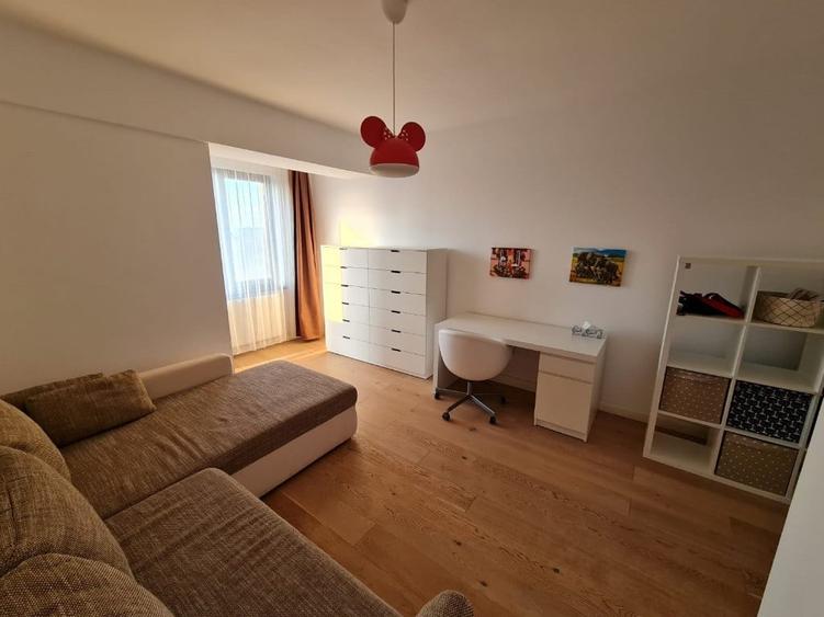 Apartament cu 3 camere decomandat în Tineretului