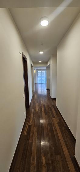 Apartament cu 4 camere decomandat în Barbu Văcărescu