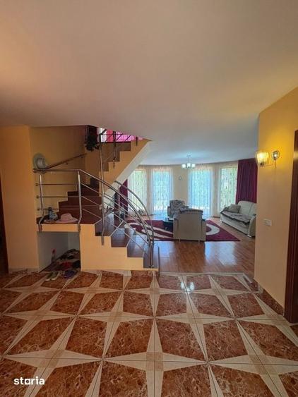 Casă cu 6 camere cu Teren 2000 Mp în Mocira