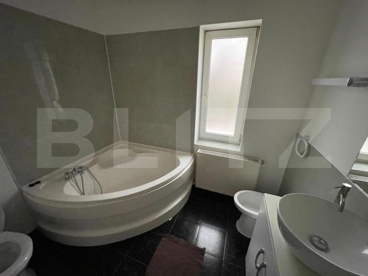 Apartament cu 3 camere decomandat, mobilat în Cârcea