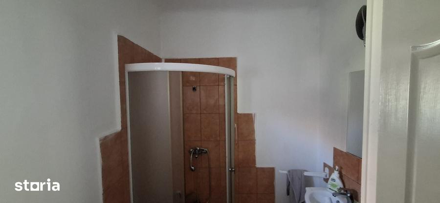 Casă cu 3 camere cu Teren 900 Mp în Central