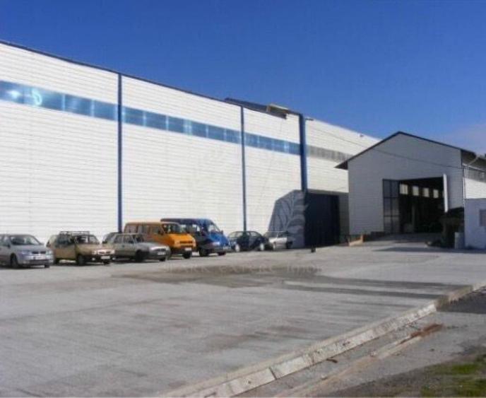 Spațiu comercial, de 2,900 mp, în Xenia