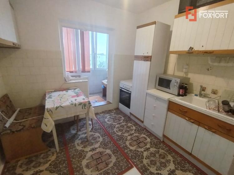 Apartament cu 3 camere decomandat, mobilat în Girocului