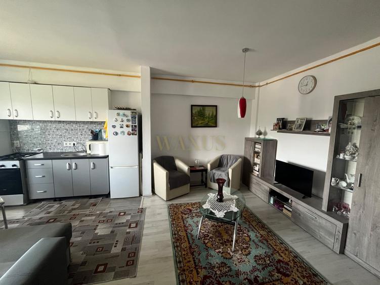Apartament cu 2 camere semidecomandat, mobilat în Sud