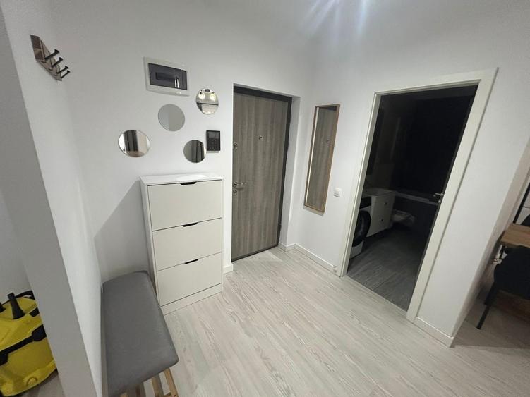 Apartament cu 3 camere semidecomandat în Exterior Vest