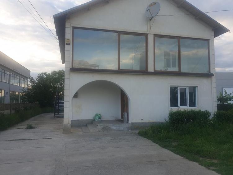 Casă cu 4 camere cu Teren 1000 Mp în Priseaca