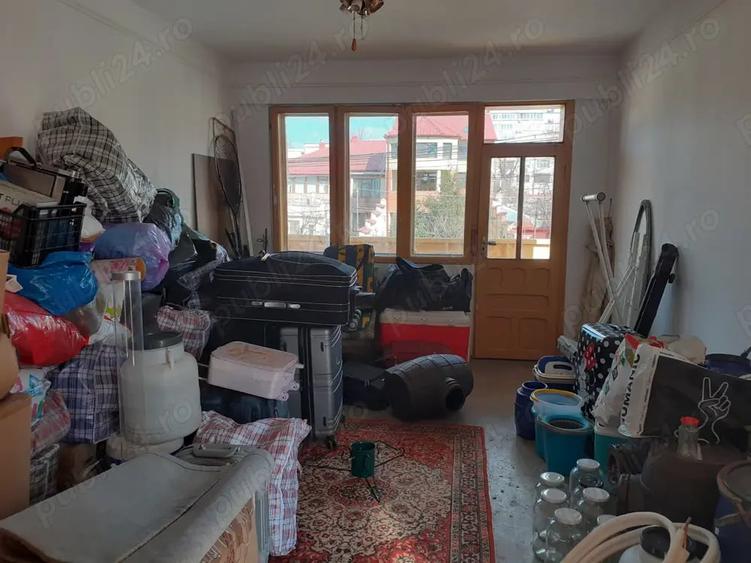 Casă cu 6 camere cu Teren 283 Mp în Școlilor
