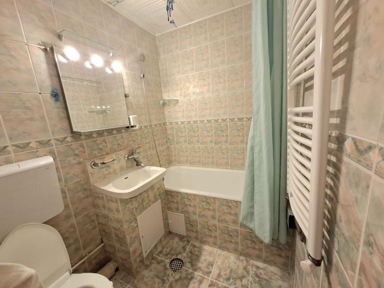 Apartament cu 2 camere semidecomandat în Craiovița Nouă
