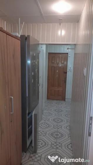 Apartament cu 3 camere decomandat în Exterior Vest