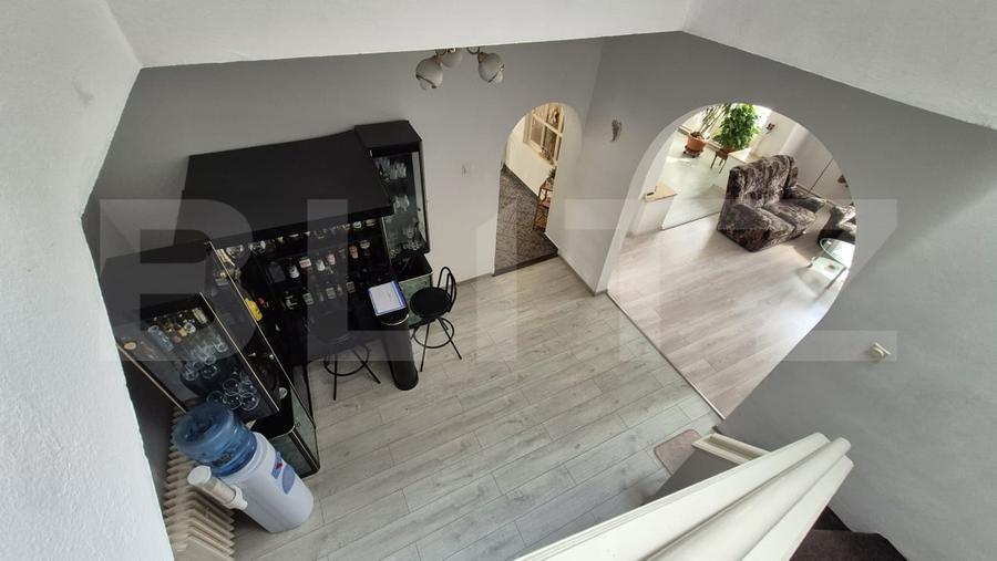 Casă individuală cu 6 camere cu Canalizare în Cloșca