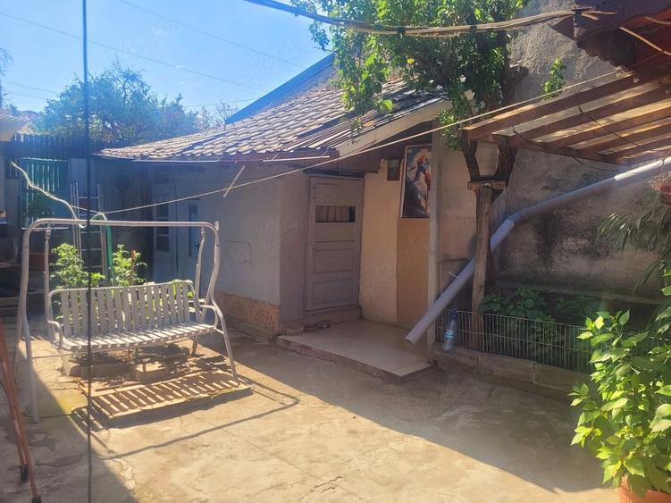 Casă cu 2 camere cu Teren 238 Mp în Giurgiului