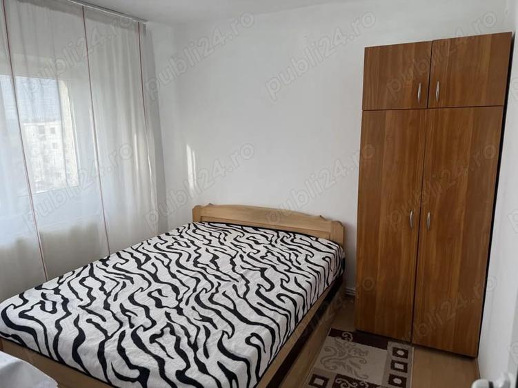 Apartament cu 3 camere semidecomandat în Central