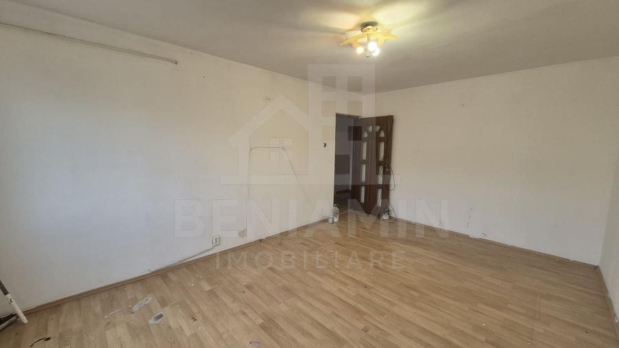 Apartament cu 2 camere decomandat în Rovine