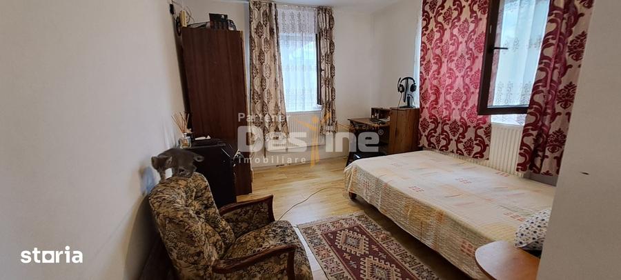 Casă cu 8 camere cu Teren 300 Mp în Lunca Cetățuii