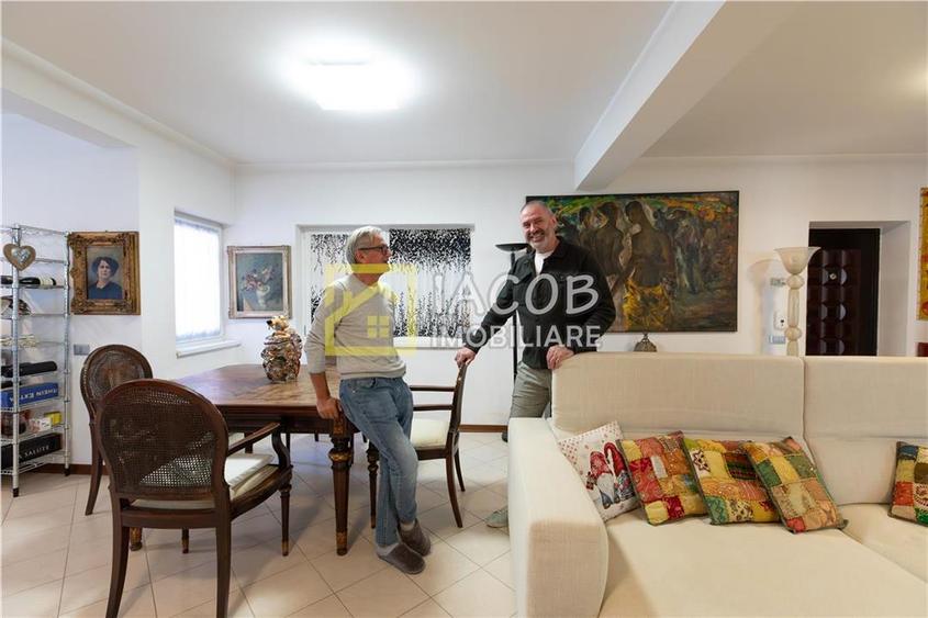 Apartament cu 4 camere decomandat, mobilat în 9 Mai